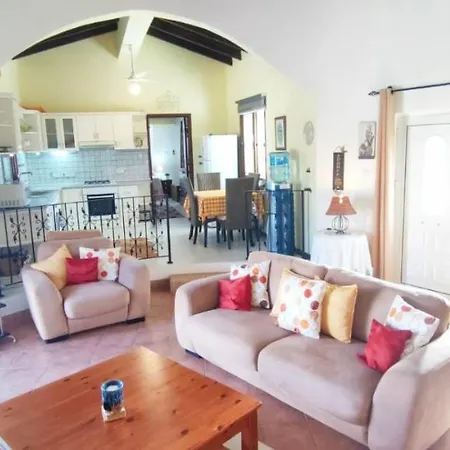 Beach Villa Βίλα Agios Epiktitos